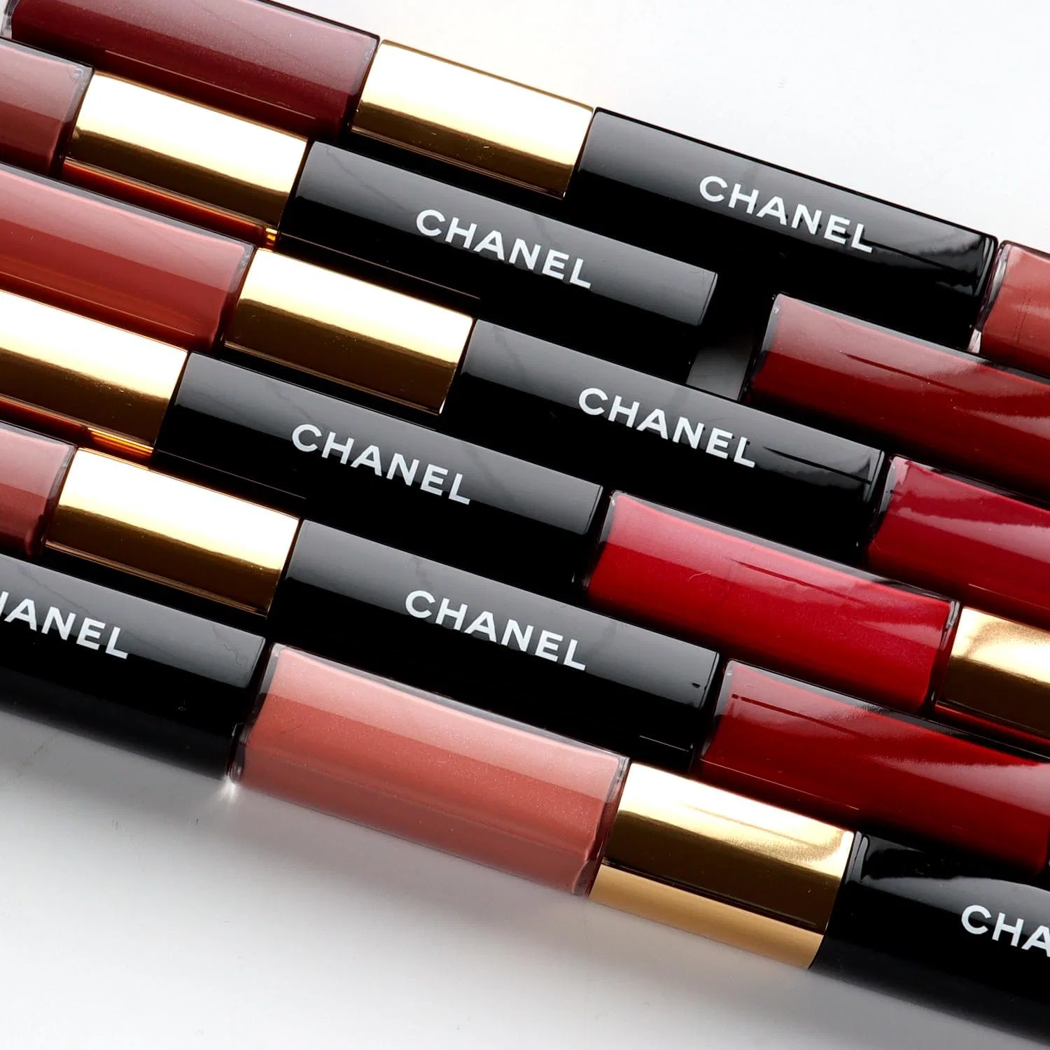 Помада и блеск для губ 2-в-1 Chanel Le Rouge Duo Ultra Tenue 8 мл 186 Pink Nude — фото 3
