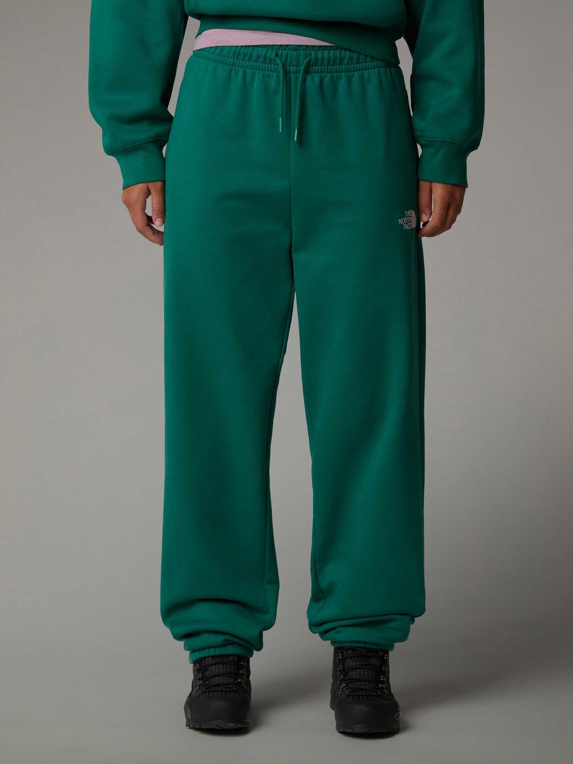 

Спортивные брюки The North Face W ESSENTIAL JOGGER, зеленый