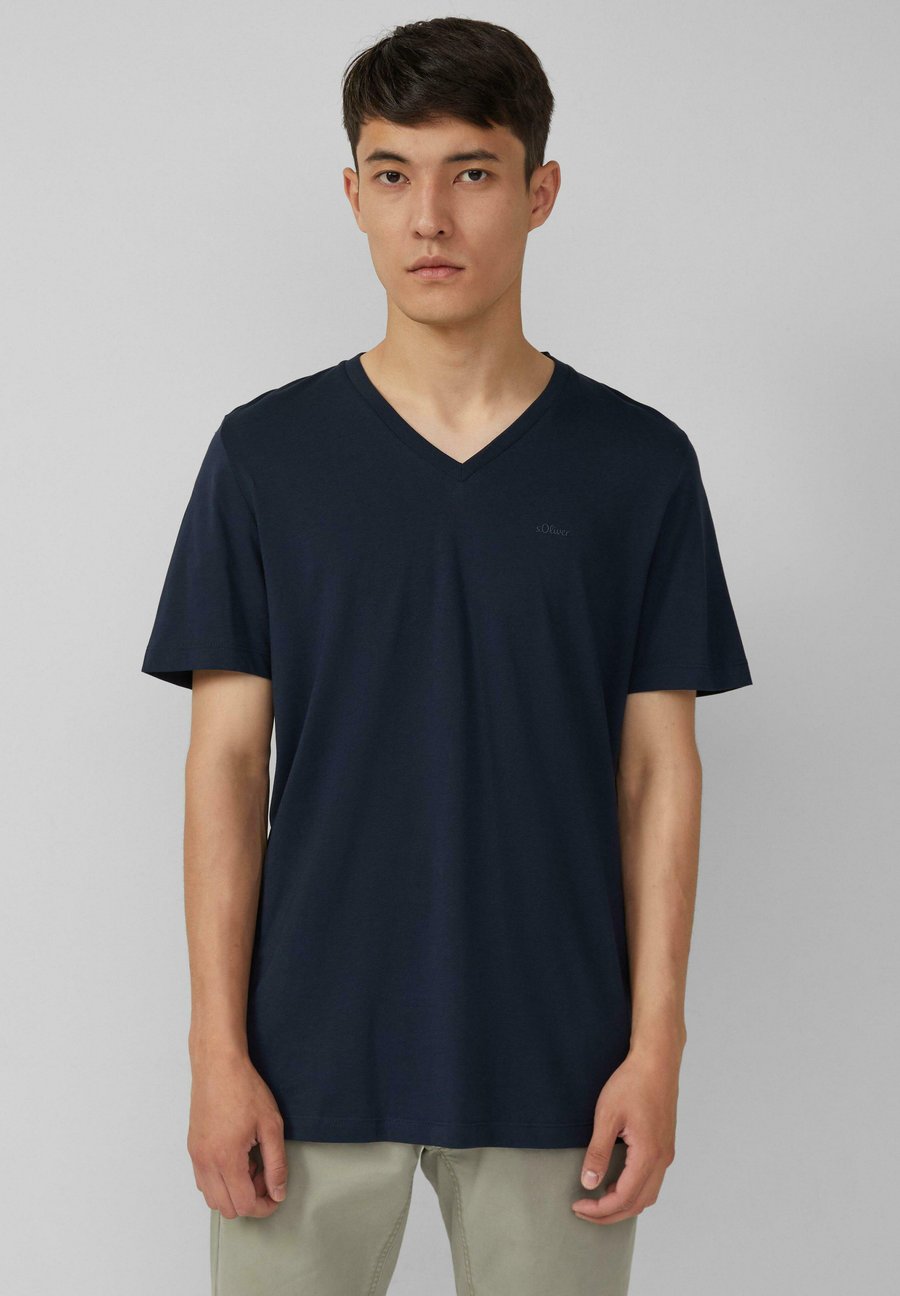 

Футболка s.Oliver MIT V AUSSCHNITT UND LOGO, Navy/Dark Green, Зеленый, Футболка s.Oliver MIT V AUSSCHNITT UND LOGO, Navy/Dark Green