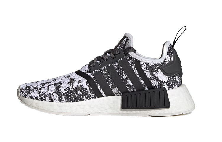 

Кроссовки Adidas Women's NMD_R1 'Grey Carbon Digi Camo', белый/черный