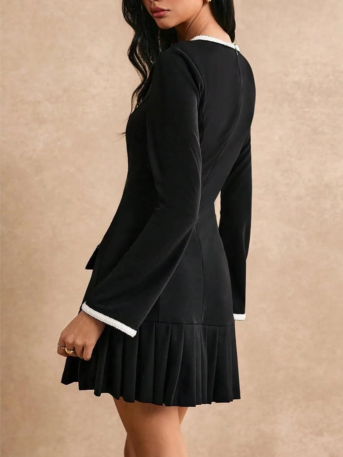 Женское A-силуэта короткое платье с длинным рукавом, Black — фото 2