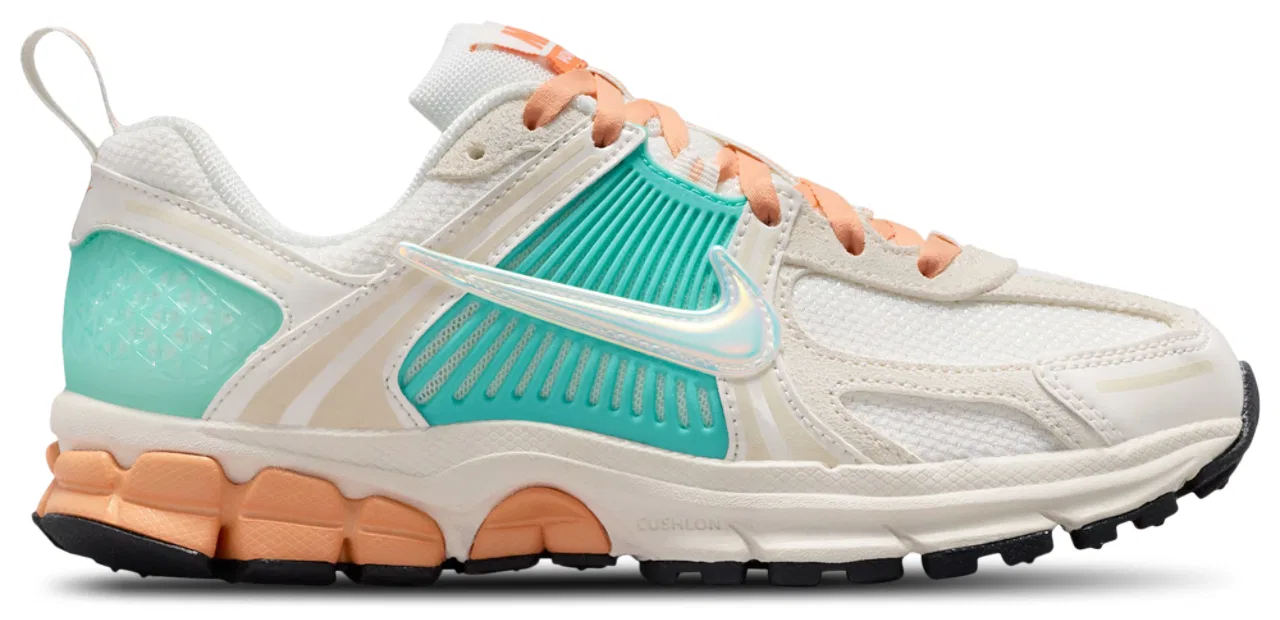 Кроссовки для мальчиков Nike Vomero 5, цвет Sail/Orange Chalk/Off Noir White
