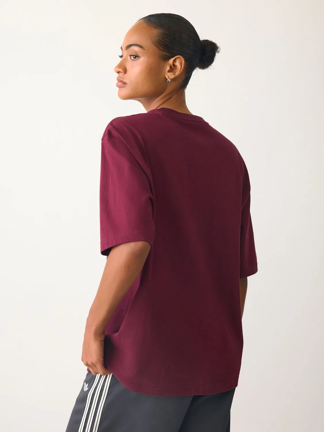 Футболка оверсайз Essentials Boyfriend Tee, adidas Originals, темно-бордовый — фото 2