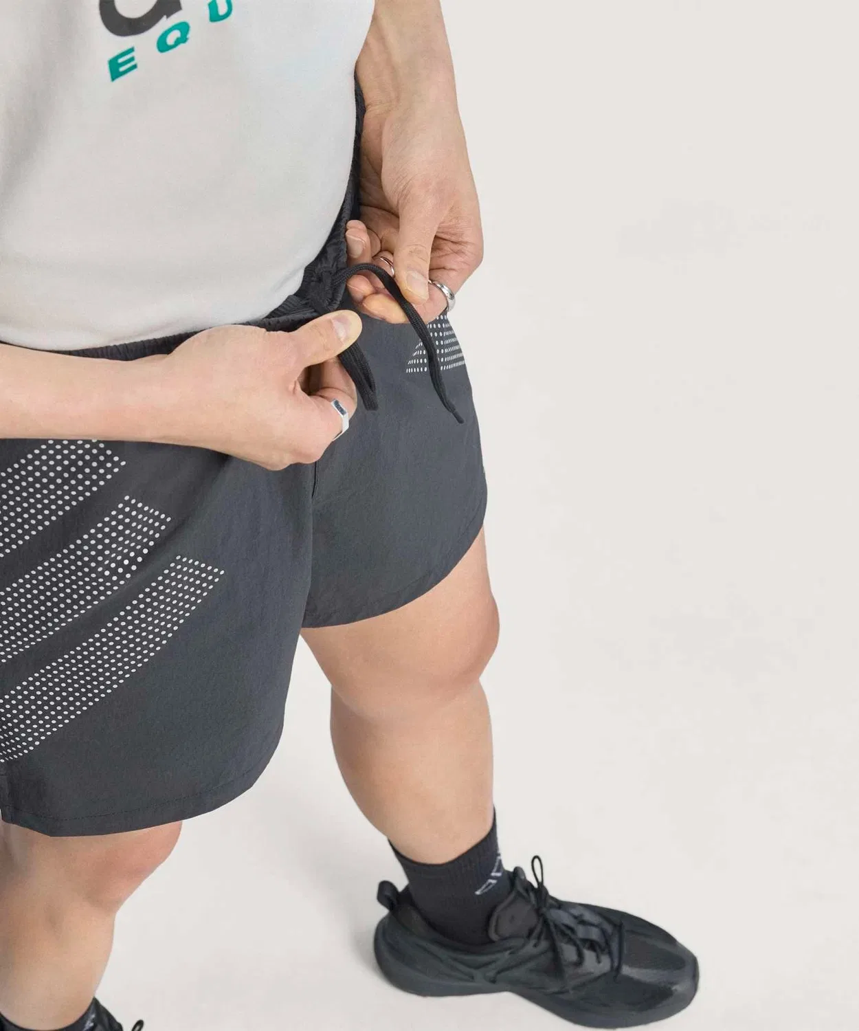 Мужские шорты свободного кроя с принтом EQT Shorts Adidas, Black — фото 4