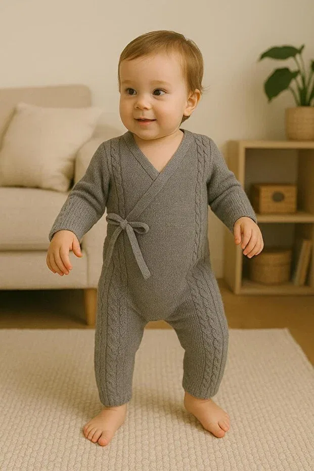 Детское боди-комбинезон с косами вязки Seamless kimono knitwear baby romper with hair braid detail Meriç Bebe - Bütün Çocuklar Melektir. Mrc, Gray — фото 3