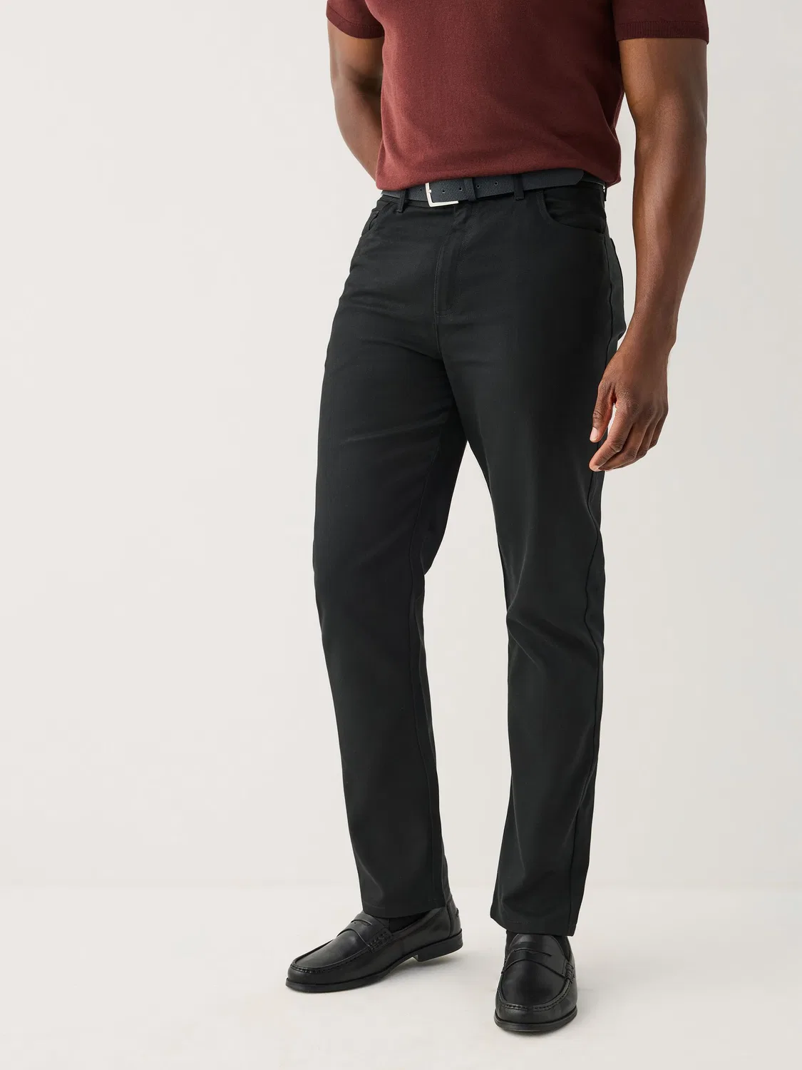 Брюки чинос Muscle fit из смесового хлопка с TENCEL лиоцелл Next, черный