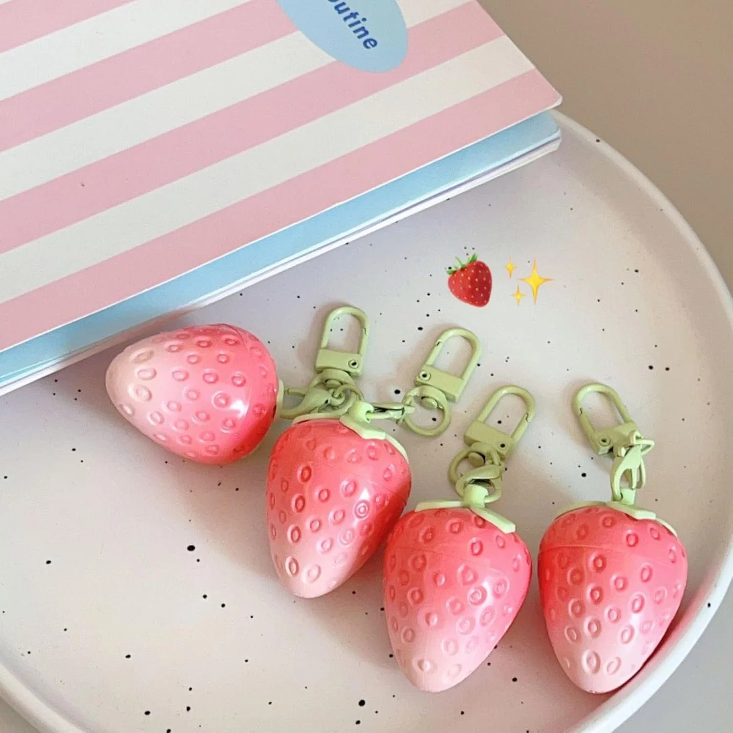 Термо-бальзам для губ Strawberry Warming Lip Balm, FGUUTYM, 30 г — фото 4