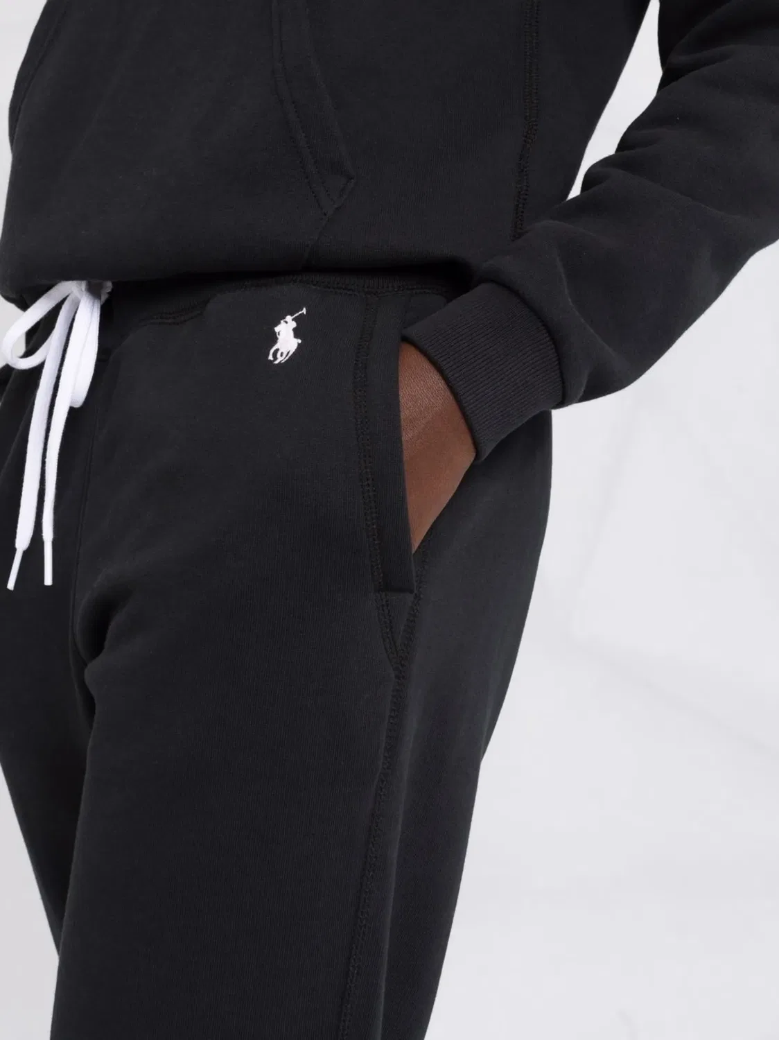 Polo Ralph Lauren Черные брюки-треккеры с вышивкой пони — фото 4