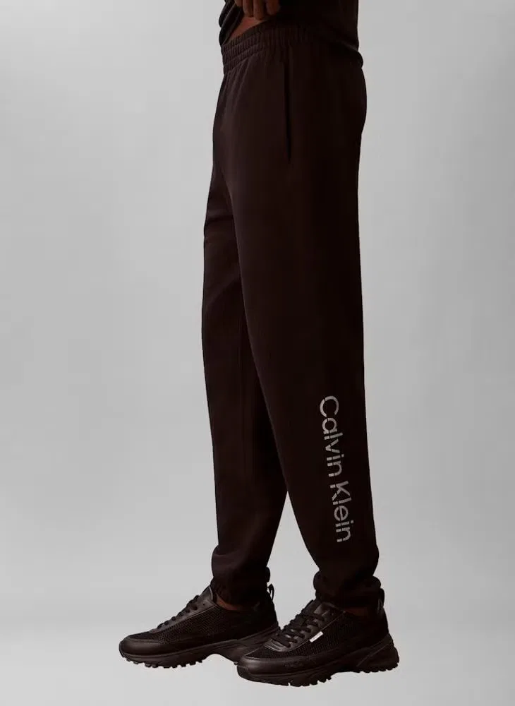 Джоггеры с эластичным поясом и манжетами Calvin Klein, черный — фото 3