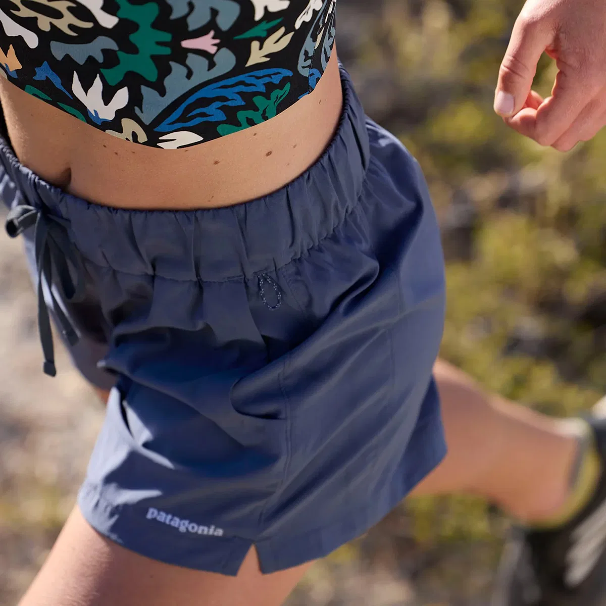 Женские шорты с четырехсторонней растяжкой Terrebonne Short Patagonia, Smolder Blue — фото 2