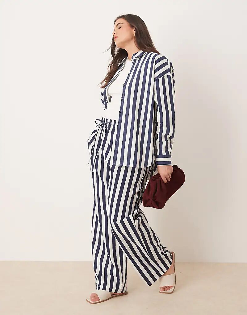 

Льняные брюки-клеш ASOS DESIGN Curve в тёмно-синюю полоску — часть комплекта