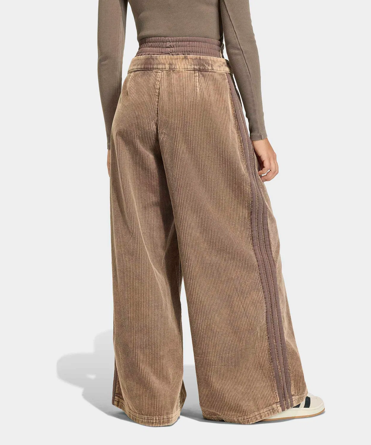 Женские вельветовые брюки свободного кроя с пуговицами Adidas Originals, Brown — фото 4