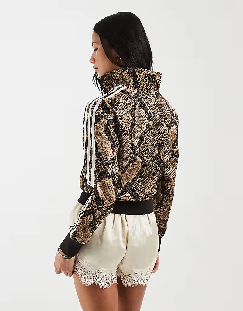 Спортивная куртка Adidas Originals Firebird из атласа, светло-коричневая, с рисунком под змеиную кожу — фото 4