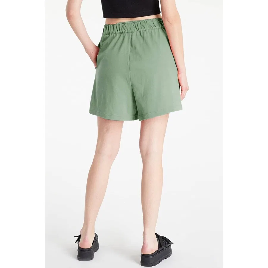 Женские шорты свободного кроя из джерси Nike Sportswear Essential Loose Fit, Зеленый — фото 2