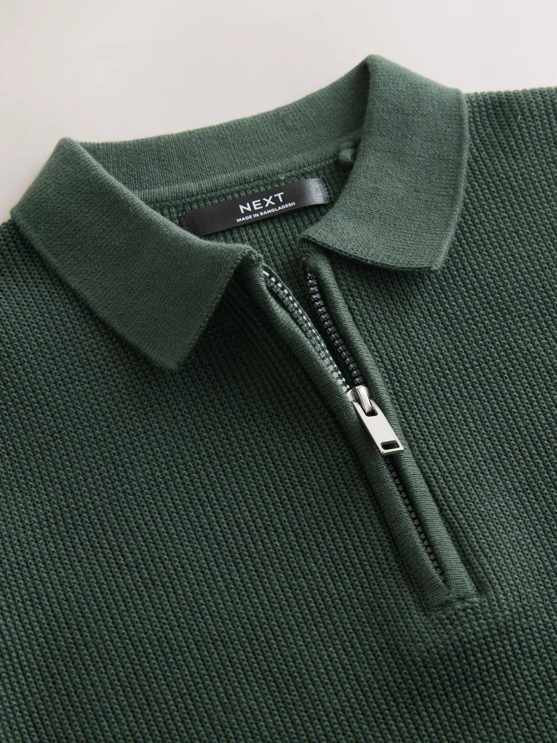 Полочная рубашка Next Dark Green Knitted Zip Neck Polo Shirt, темно-зеленый — фото 3