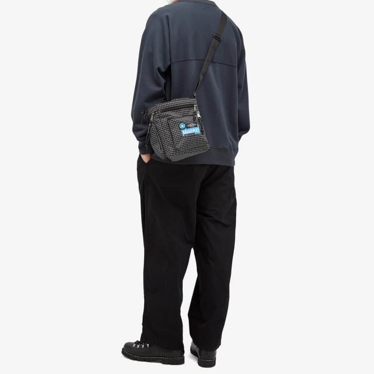 

Сумка Eastpak x Market Triangler, черный/белый