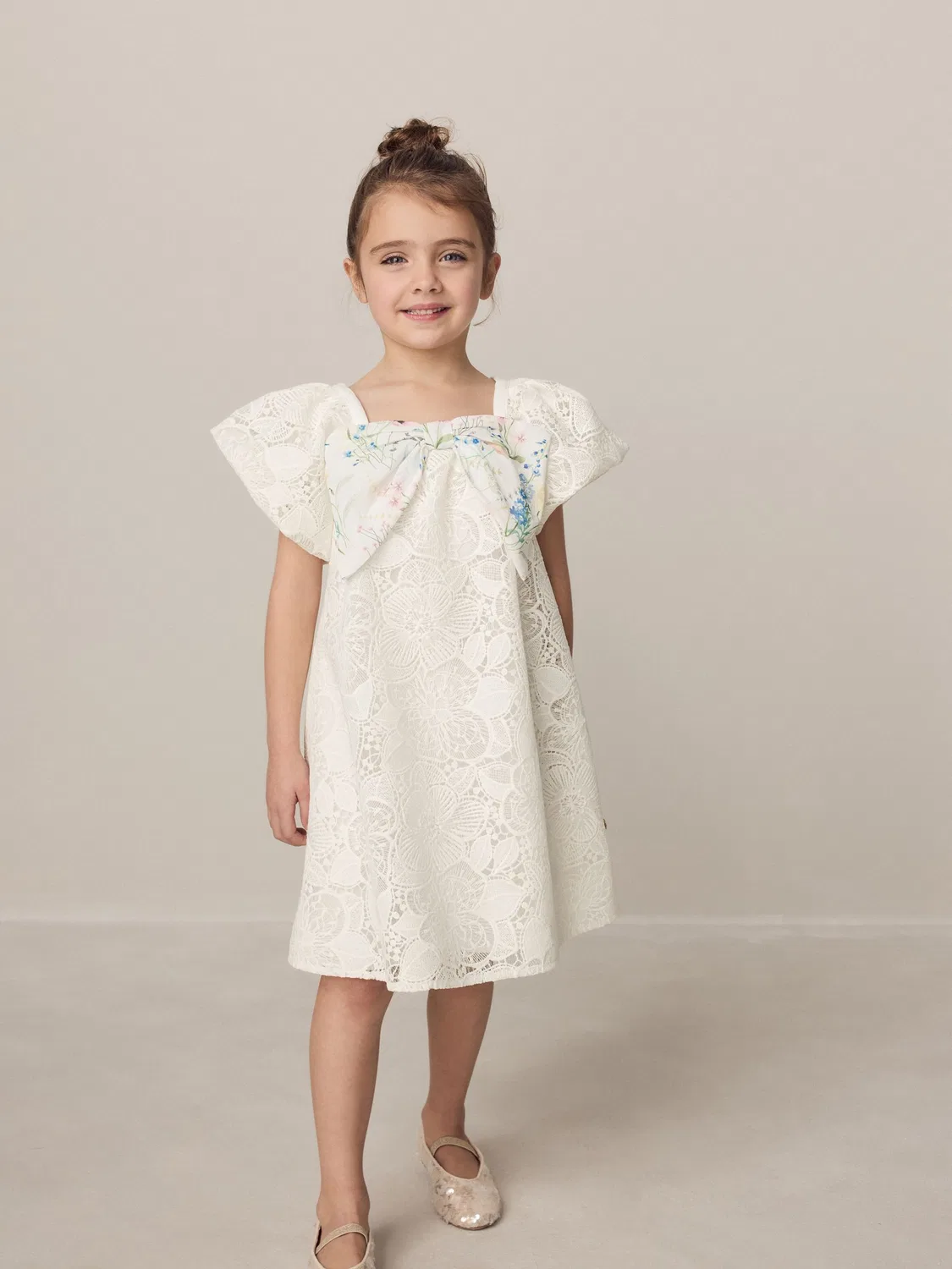 Платье с кружевным бантом Laura Ashley, белое