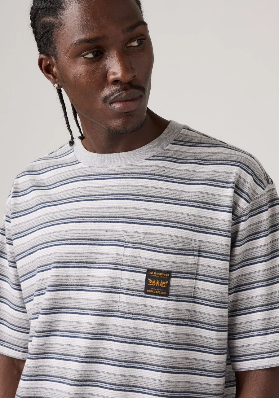 Футболка LEVI'S WORKWEAR серого и светло-серого цвета — фото 3