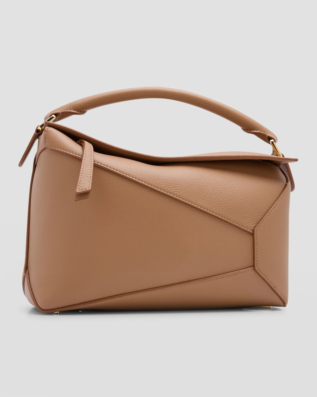 

Сумка с верхней ручкой Puzzle Edge из мягкой зернистой кожи Loewe, цвет Toffee