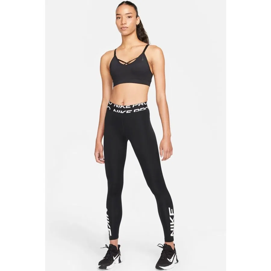 Спортивный топ без рукавов с V-образным вырезом Nike Yoga Dri Fit Indy Strappy Bra, Черный — фото 4