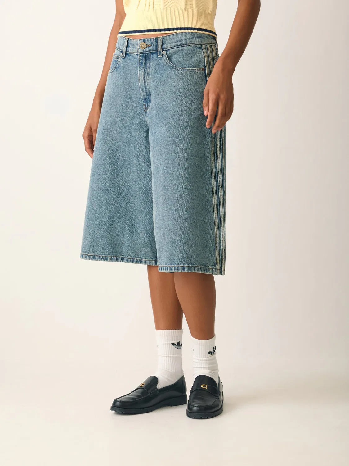 Шорты джинсовые Mid Rise Denim Jorts, adidas Originals, синий деним — фото 2