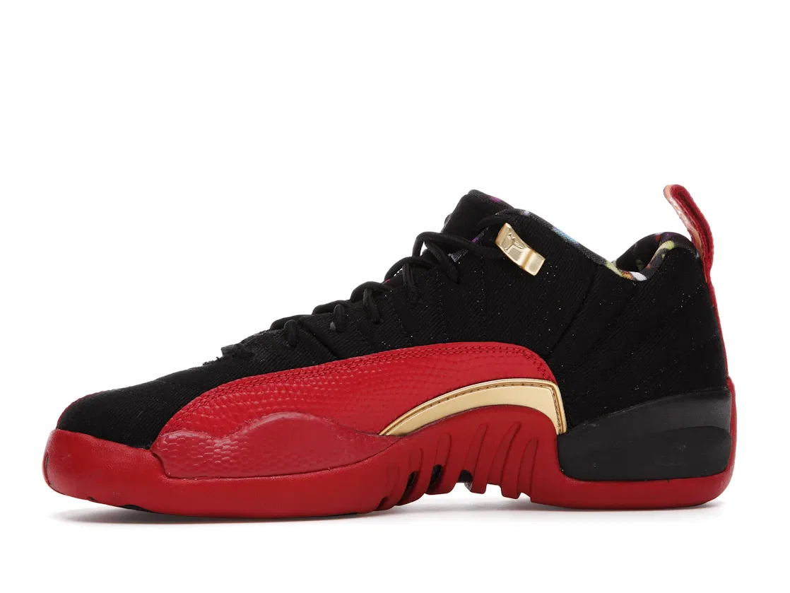 Детские кроссовки с принтом Jordan 12 Retro Low Jordan, Black/Varsity Red/Metallic Gold — фото 3