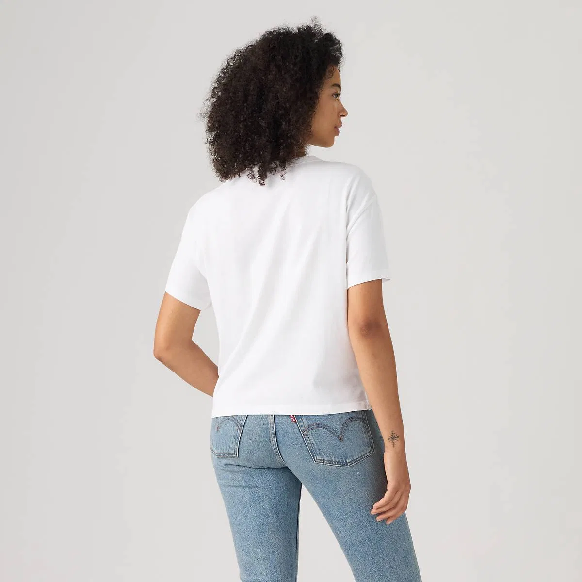 Футболка с коротким рукавом в винтажном стиле с графическим принтом Levi's, Flora Obscura Egret - White — фото 4
