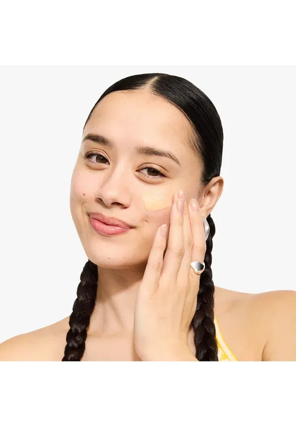 Солнцезащитный крем UV Solutions с тонирующим эффектом SPF 50 - защита от солнца 40 мл Clinique — фото 2