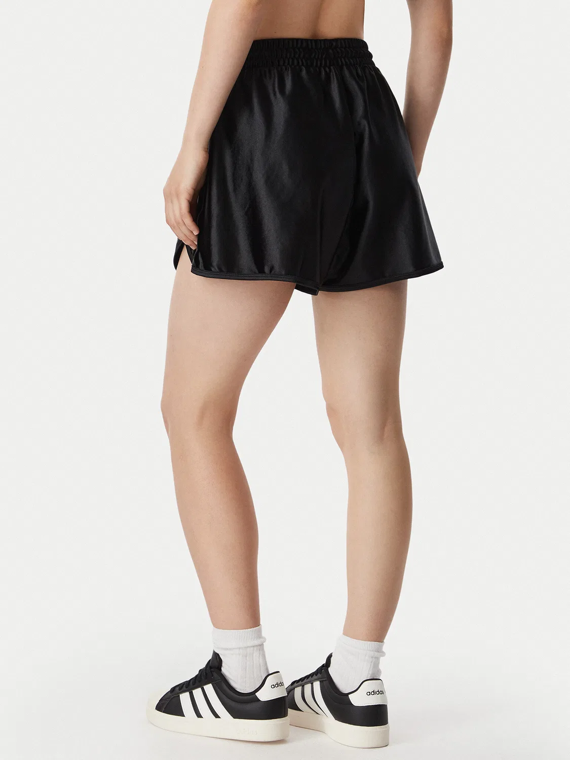 Женские спортивные шорты свободного кроя Seasonal Essentials Adidas, черный — фото 3
