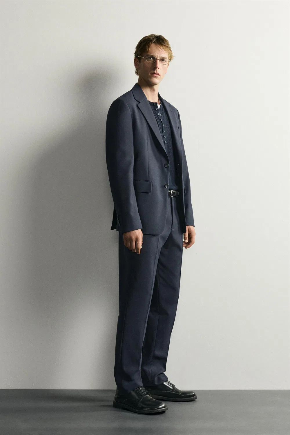 Брюки от костюма из шерстяной смеси, стандартного кроя. ZARA, Navy blue — фото 4