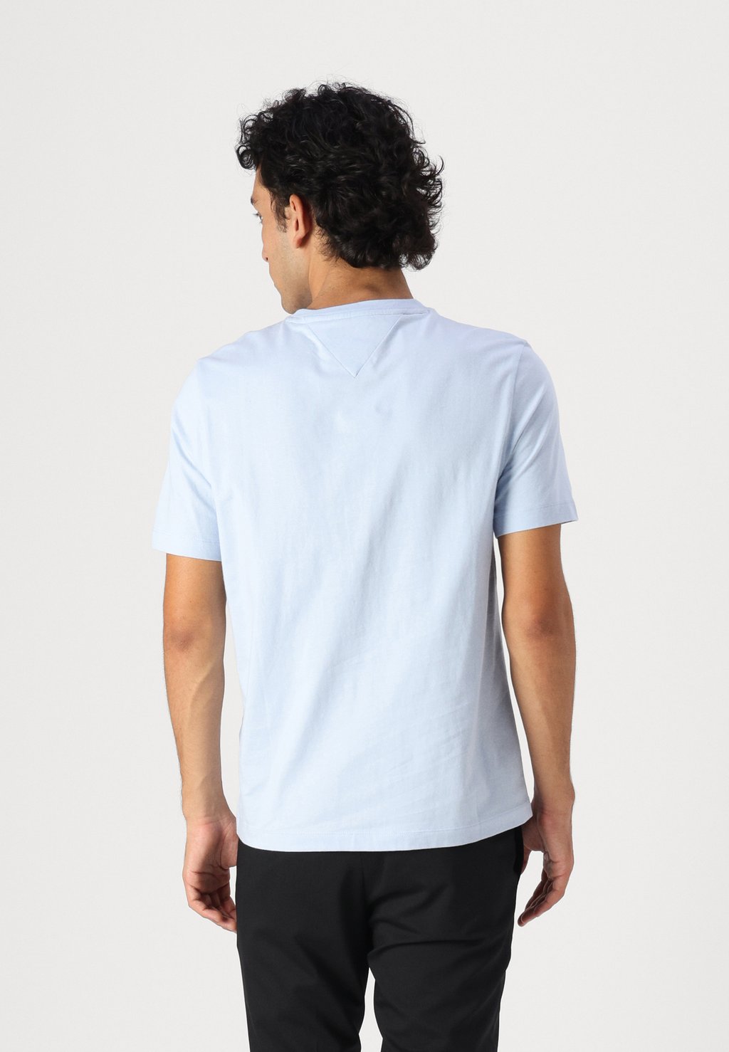 Базовая футболка SEASONAL FIT SOLID TEE Tommy Hilfiger, светло-голубой — фото 3