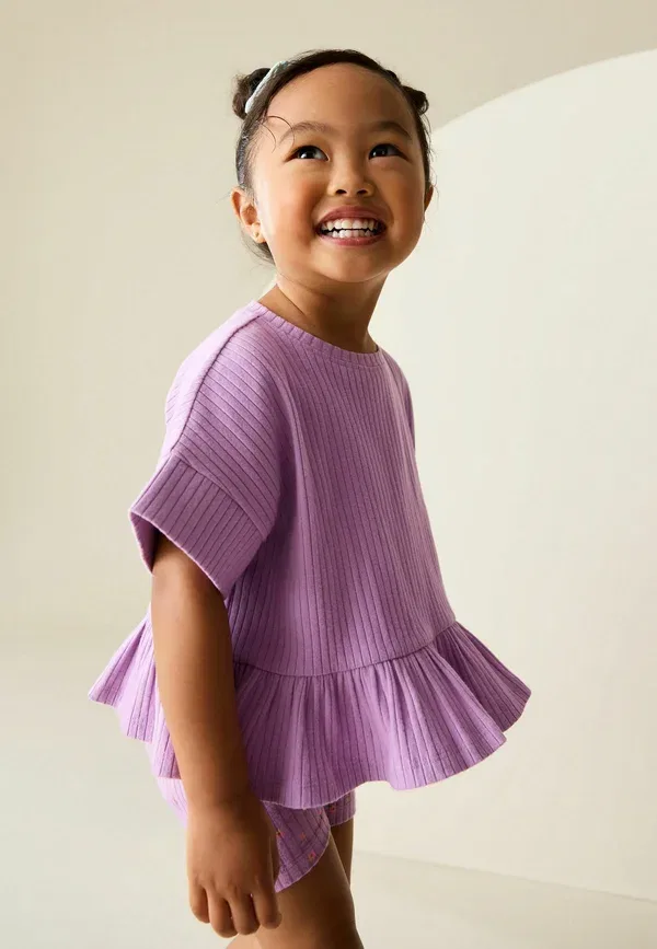 Комплект из футболки и шорт с цветочным принтом Short sleeve and set - shorts Next Lilac Purple, фиолетовый — фото 4