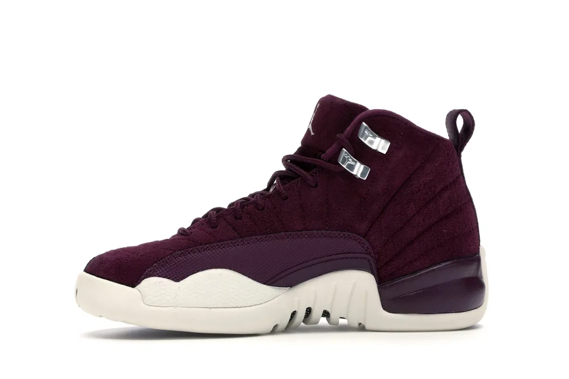 Детские кроссовки с замшевым верхом Jordan 12 Retro Bordeaux, Bordeaux/Sail-Metallic Silver — фото 3