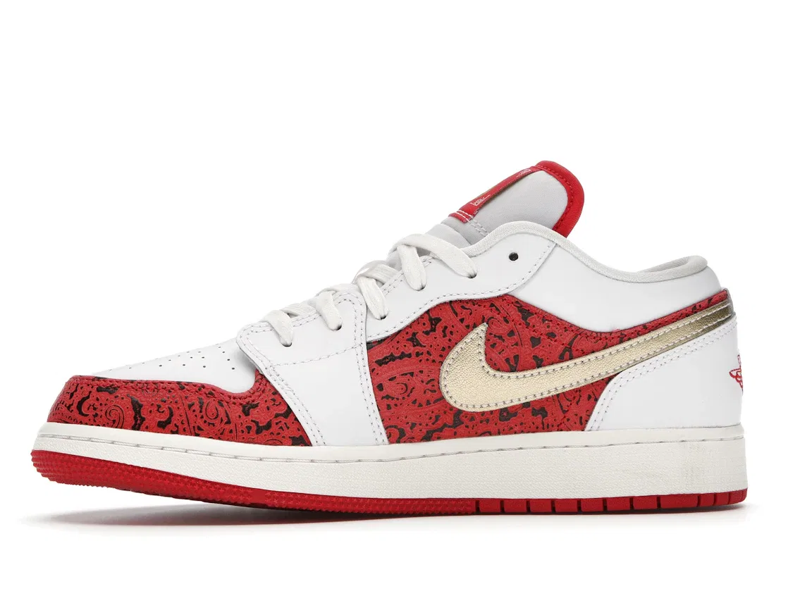 Детские кроссовки Lifestyle с принтом Jordan 1 Low Jordan White/Metallic Gold-University Red-Sail — фото 3
