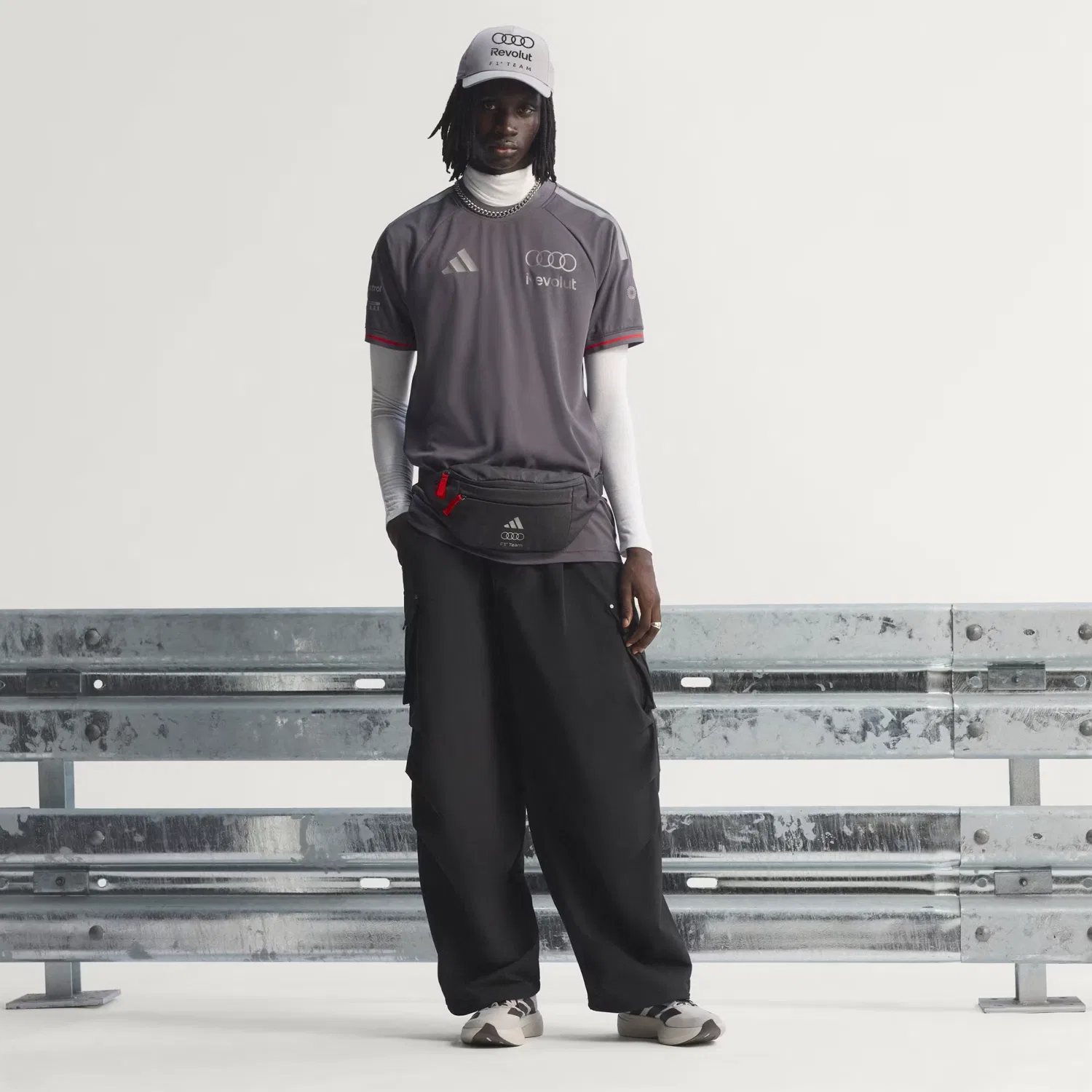 Мужская спортивная футболка с инженерным воротником Audi Revolut F1 Team Driver Jersey Adidas Performance, серый/металлик — фото 3