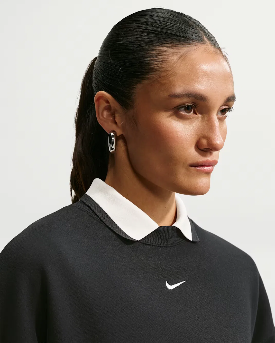 Женская толстовка оверсайз с круглым вырезом Nike Studio Fleece Medium Weight, Total Black/Sail — фото 3