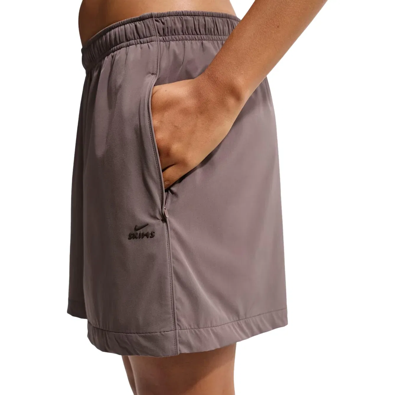 Женские шорты SKIMS Stretch Nylon 5" Track Shorts 'Resin' Nike, Resin — фото 2