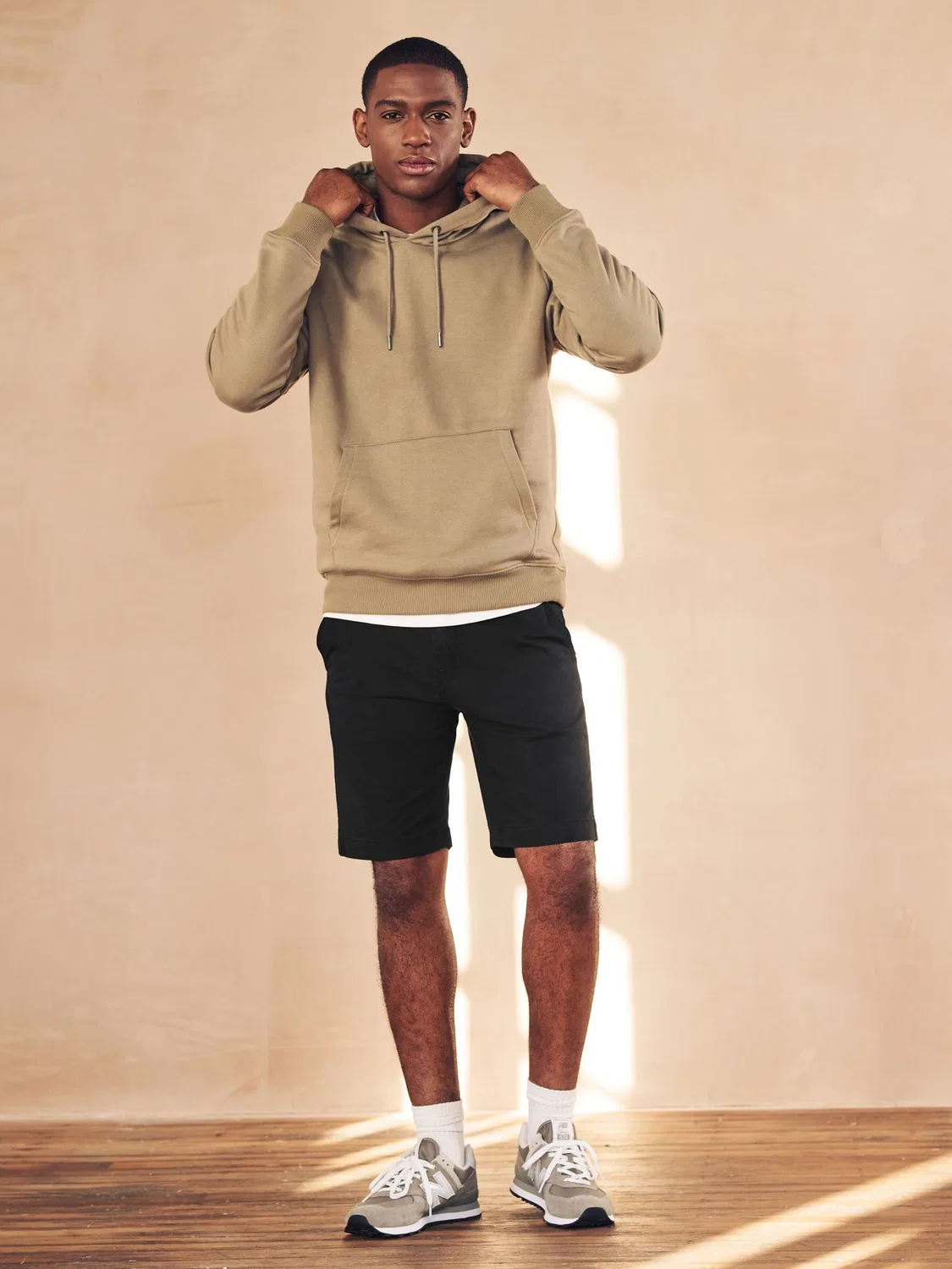 Черные зауженные шорты чинос Levi's Mineral Black XX — фото 4