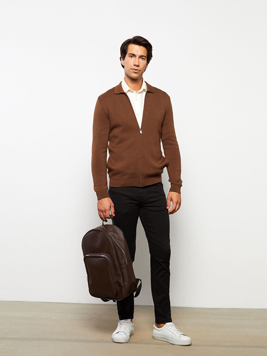 

Мужские брюки чинос Slim Fit из габардина LCWAIKIKI Classic, Черный, Мужские брюки чинос Slim Fit из габардина LCWAIKIKI Classic