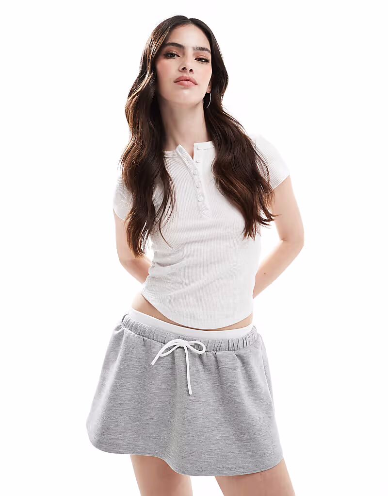 

Мини-юбка Bershka с двойным поясом серого меланжевого цвета