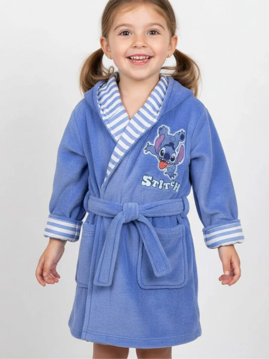 Банный халат Disney Lilo & Stitch 'Stitch Bathrobe' светло-голубого цвета — фото 2