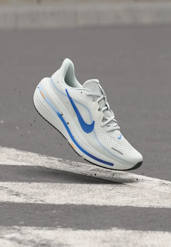 Кроссовки для бега по шоссе air winflo 12 Nike Performance, White/Blue Crystal/Off White/Lapis/Total Orange/Off Noir