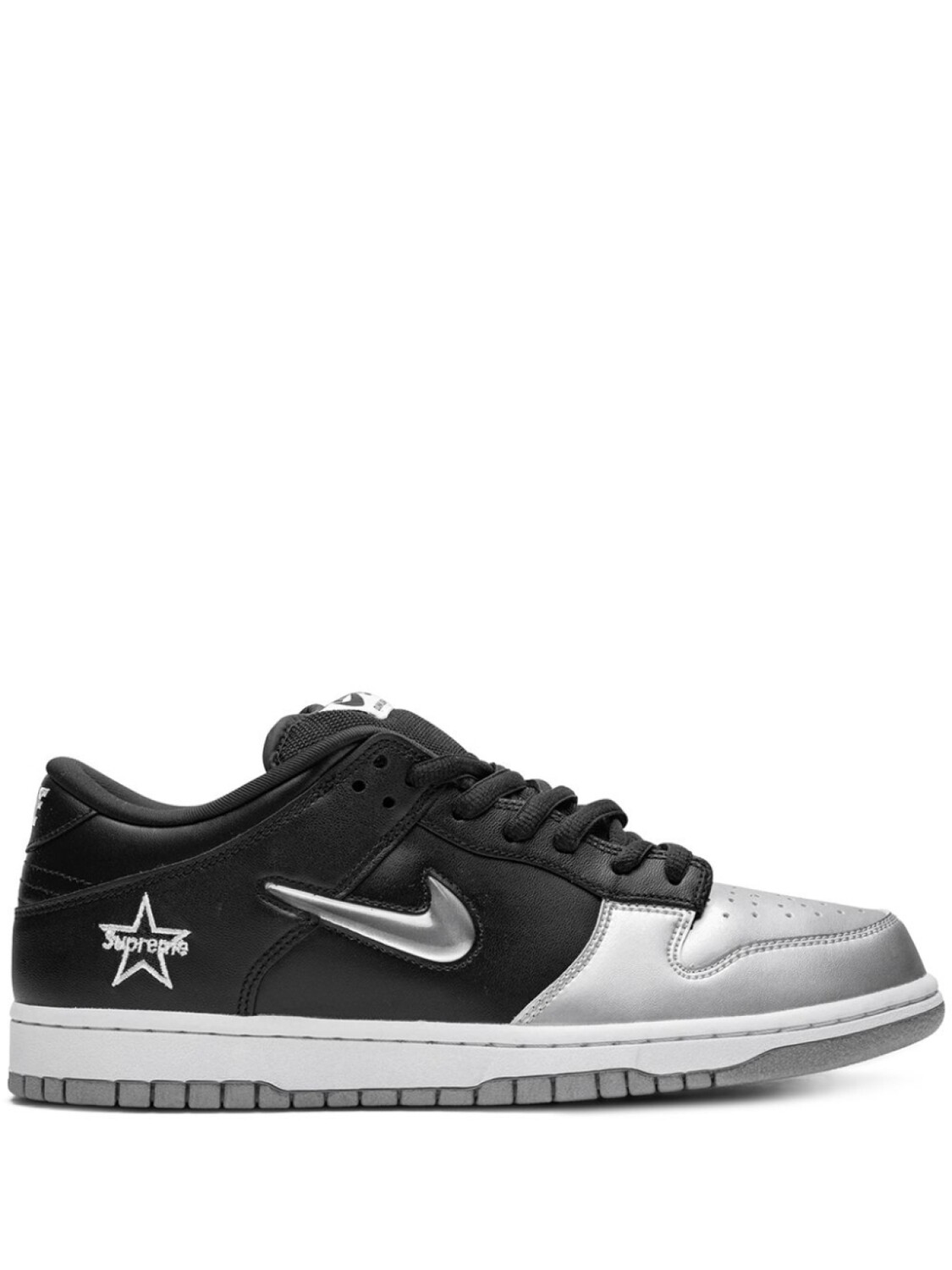 

Кроссовки SB Dunk Low из коллаборации с Supreme Nike, серебристый