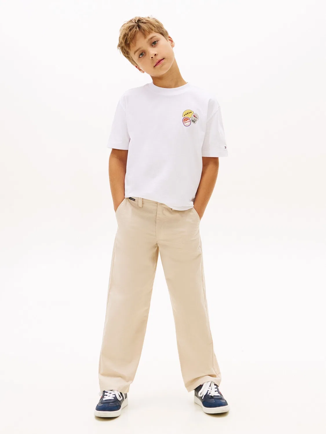 Футболка с принтом Tommy Hilfiger Sticker Print, белый — фото 2