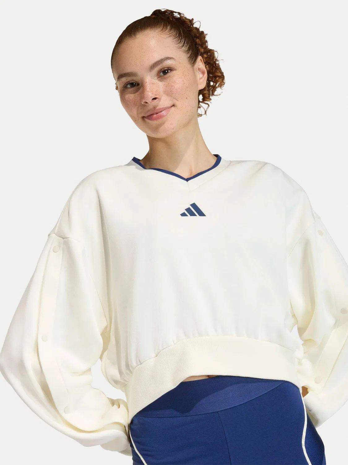 Женский свитшот свободного кроя Stadium Adidas, белый — фото 4