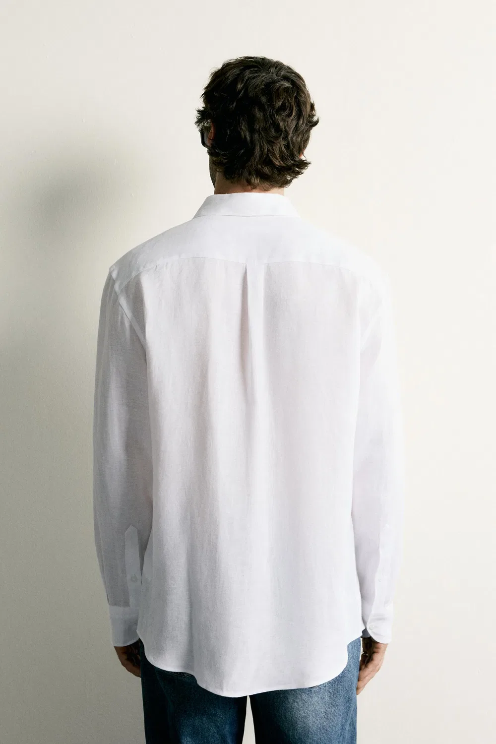 Рубашка из 100% льна, стандартного кроя. ZARA, White — фото 3