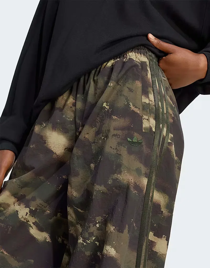 Спортивные брюки Adidas Originals Camouflage Adilenium в цвете Night Cargo/Aurora Coffee — фото 3