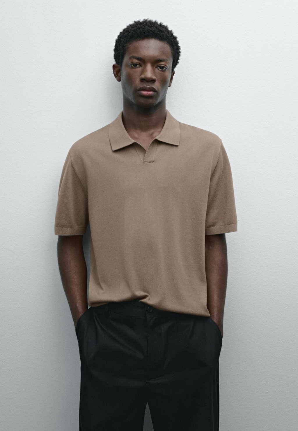

Рубашка поло SHORT SLEEVE V-NECK Massimo Dutti, коричневый