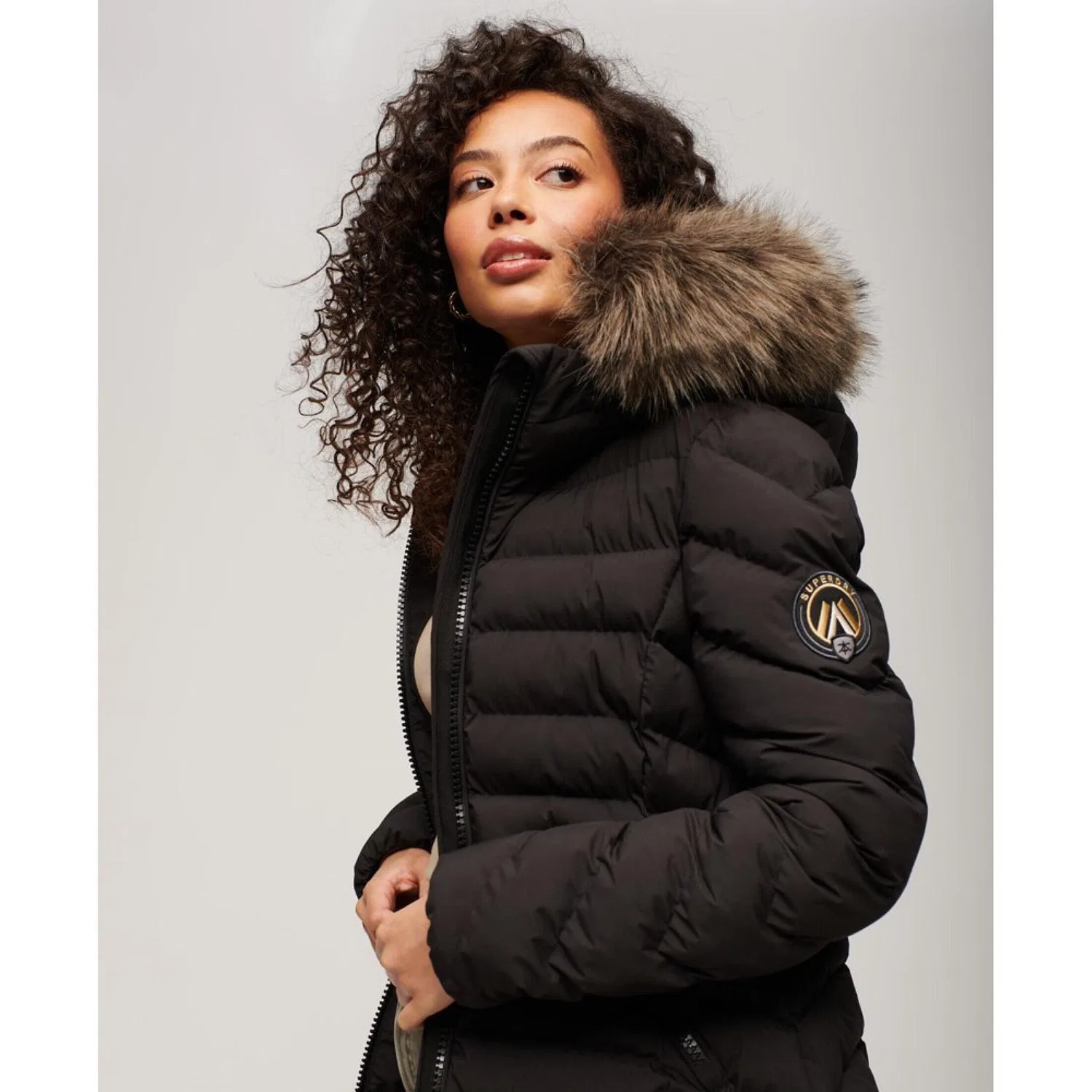 Женская утепленная куртка Fuji Faux Fur Superdry, Schwarz — фото 4