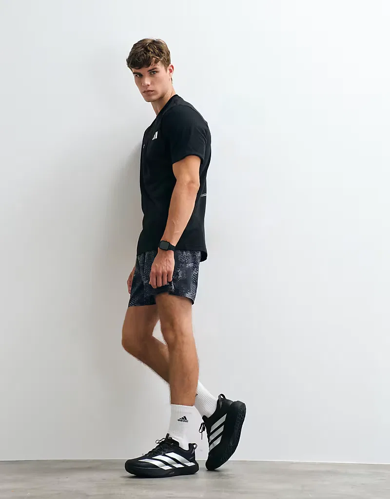 Беговые шорты Adidas с графическим принтом, черно-серые — фото 2